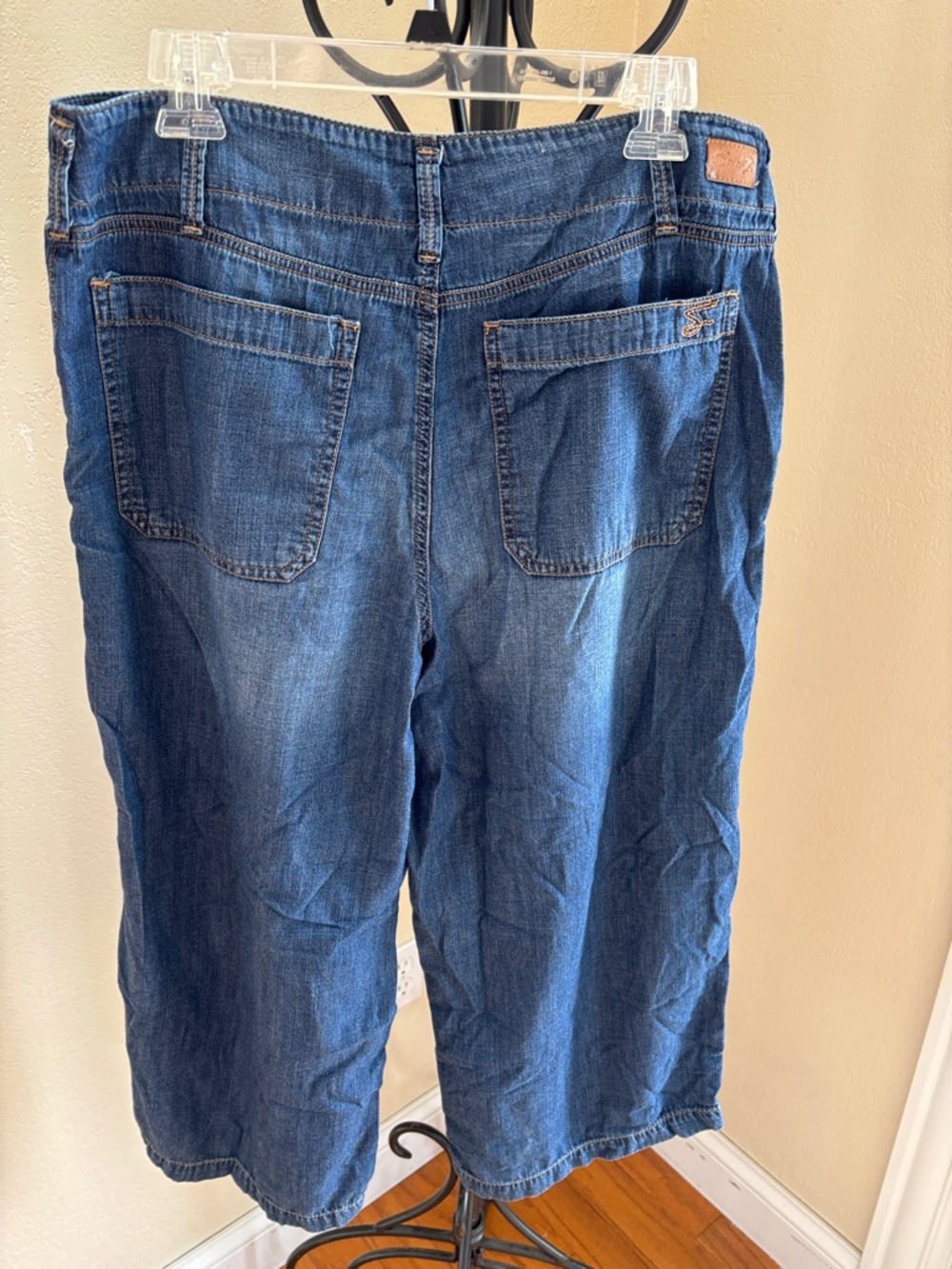 Seven7.‎ Dark Blue Wide/Straight-Leg Crop Jeans💙Size 12
